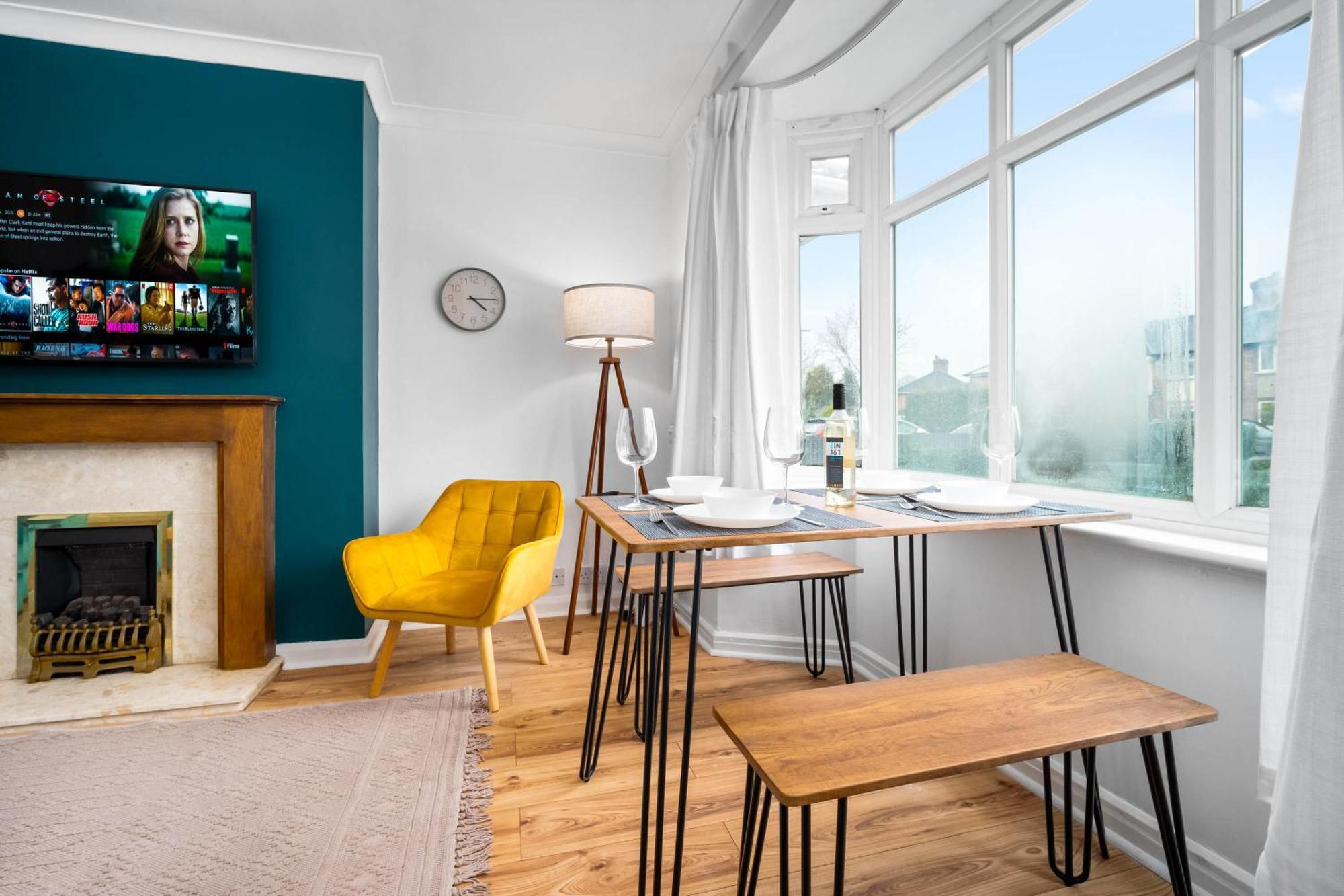 Luxury 3 Bedroom House - Garden - Parking - Interior Designed - Netflix - Wifi - 52h Holiday home Birmingham