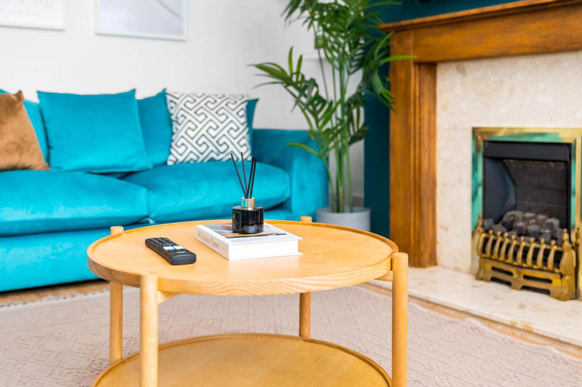Holiday home Luxury 3 Bedroom House - Garden - Parking - Interior Designed - Netflix - Wifi - 52h
